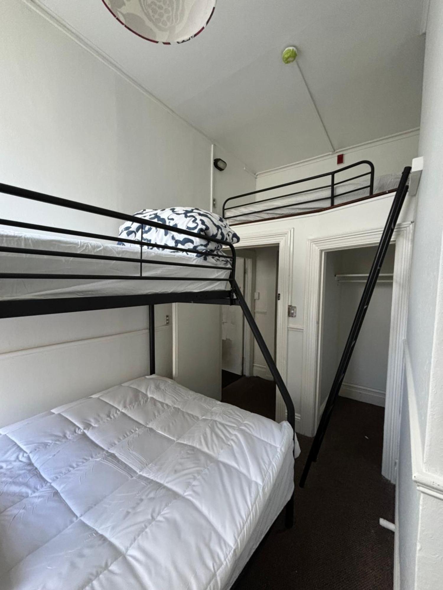 Hostel Worldwide Backpackers