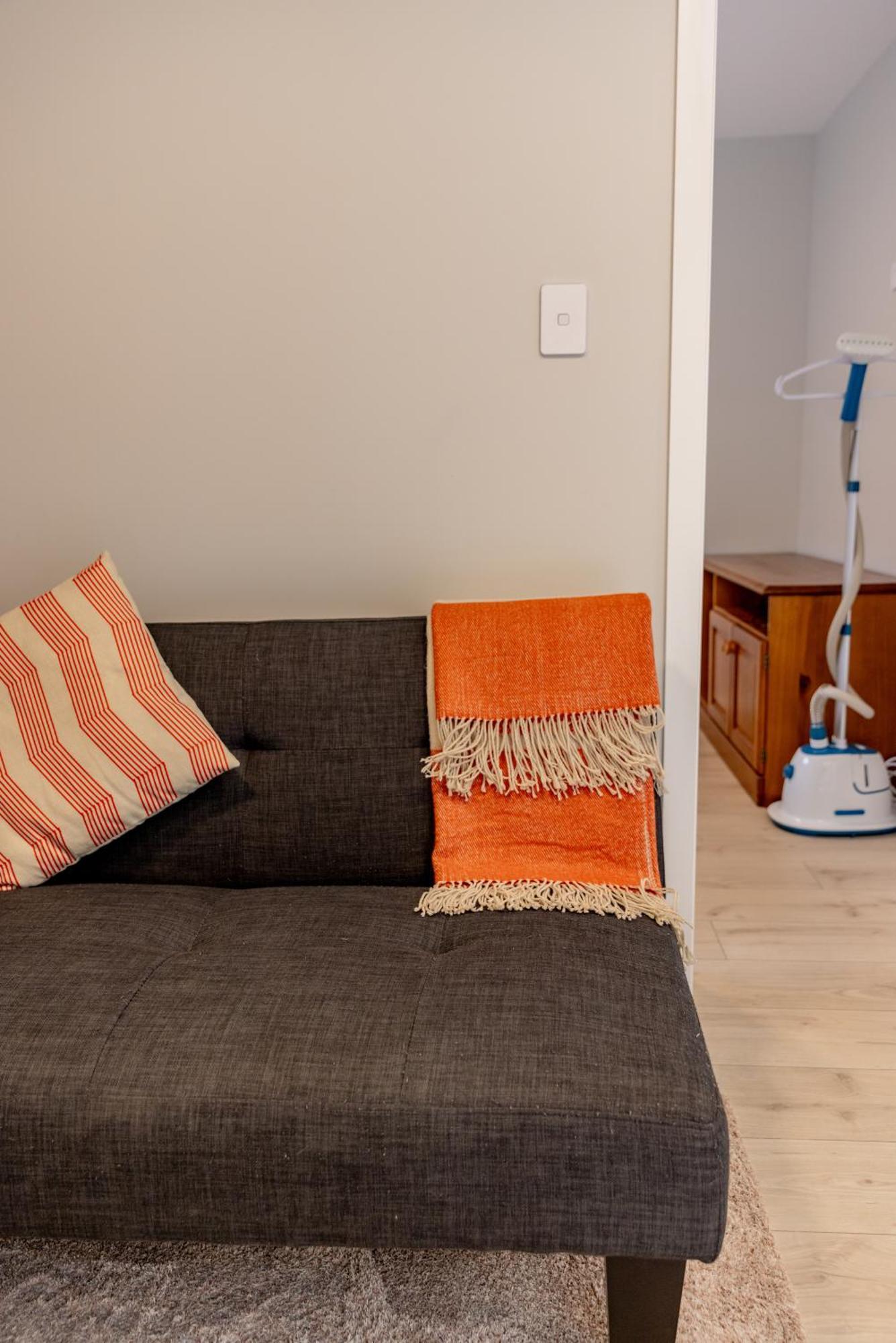 Back Garden Flat With Free On Street Parking And Fiber Wifi - 15 Mins To Ferry, Stadium, Cbd *