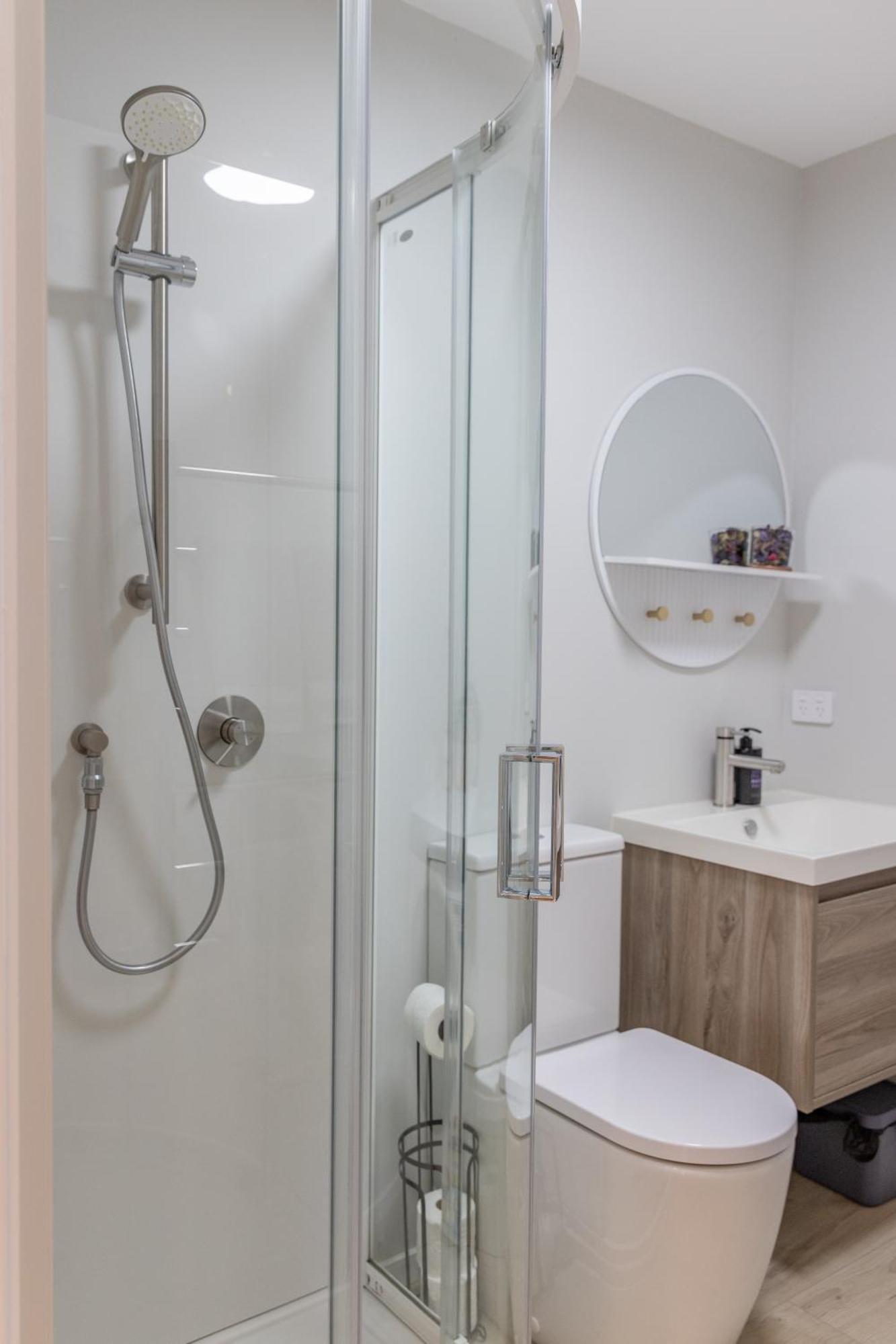 Guest house Back Garden Flat With Free On Street Parking And Fiber Wifi - 15 Mins To Ferry, Stadium, Cbd Wellington