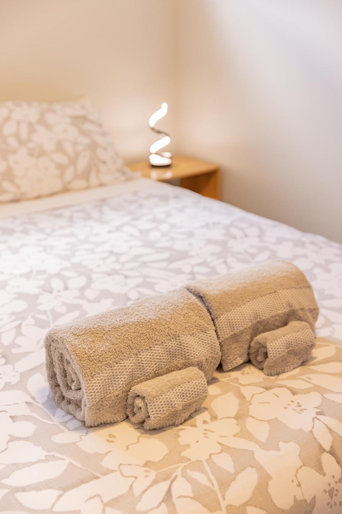 Guest house Back Garden Flat With Free On Street Parking And Fiber Wifi - 15 Mins To Ferry, Stadium, Cbd