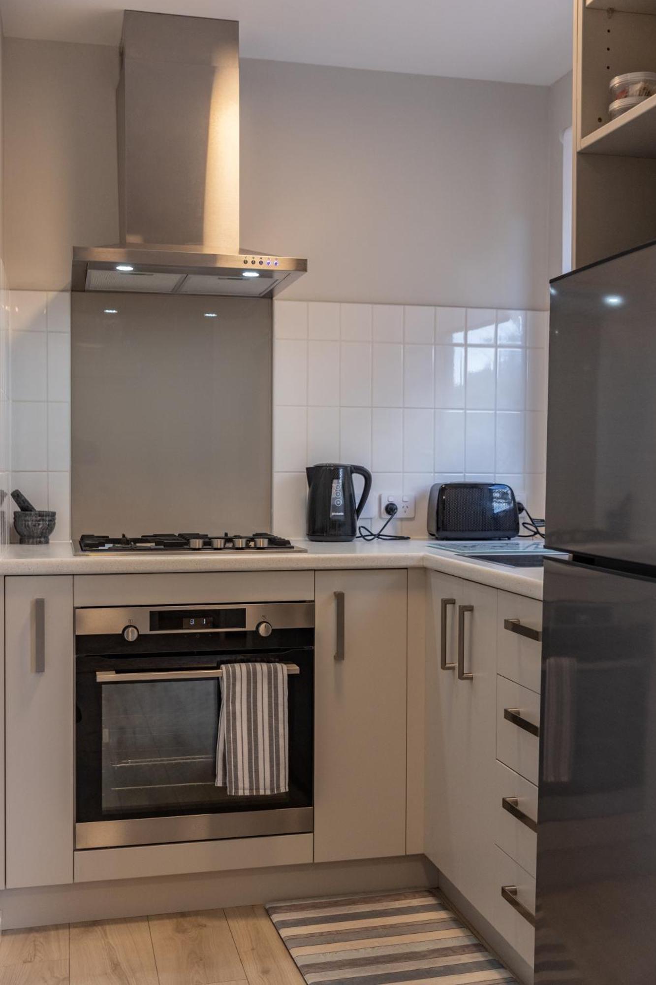 Back Garden Flat With Free On Street Parking And Fiber Wifi - 15 Mins To Ferry, Stadium, Cbd *