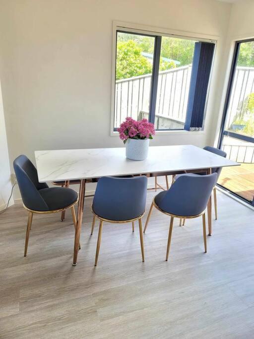 Scenic Haven Warm, Ethnic Charm Holiday home Wellington
