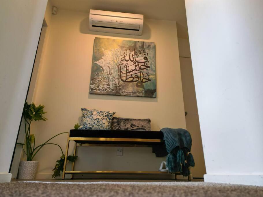 Scenic Haven Warm, Ethnic Charm