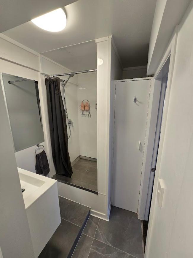 Abode For Two And A Few Paws Wellington