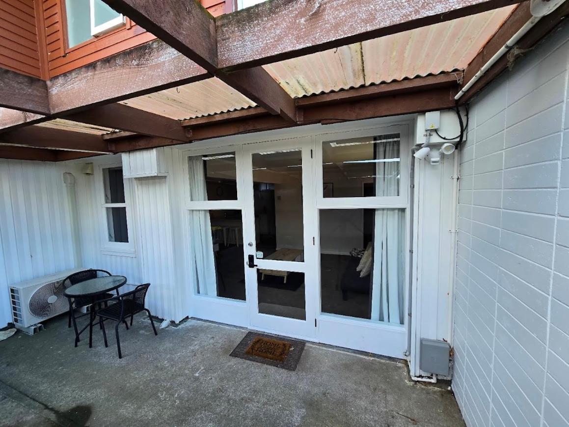 Apartment Abode For Two And A Few Paws Wellington