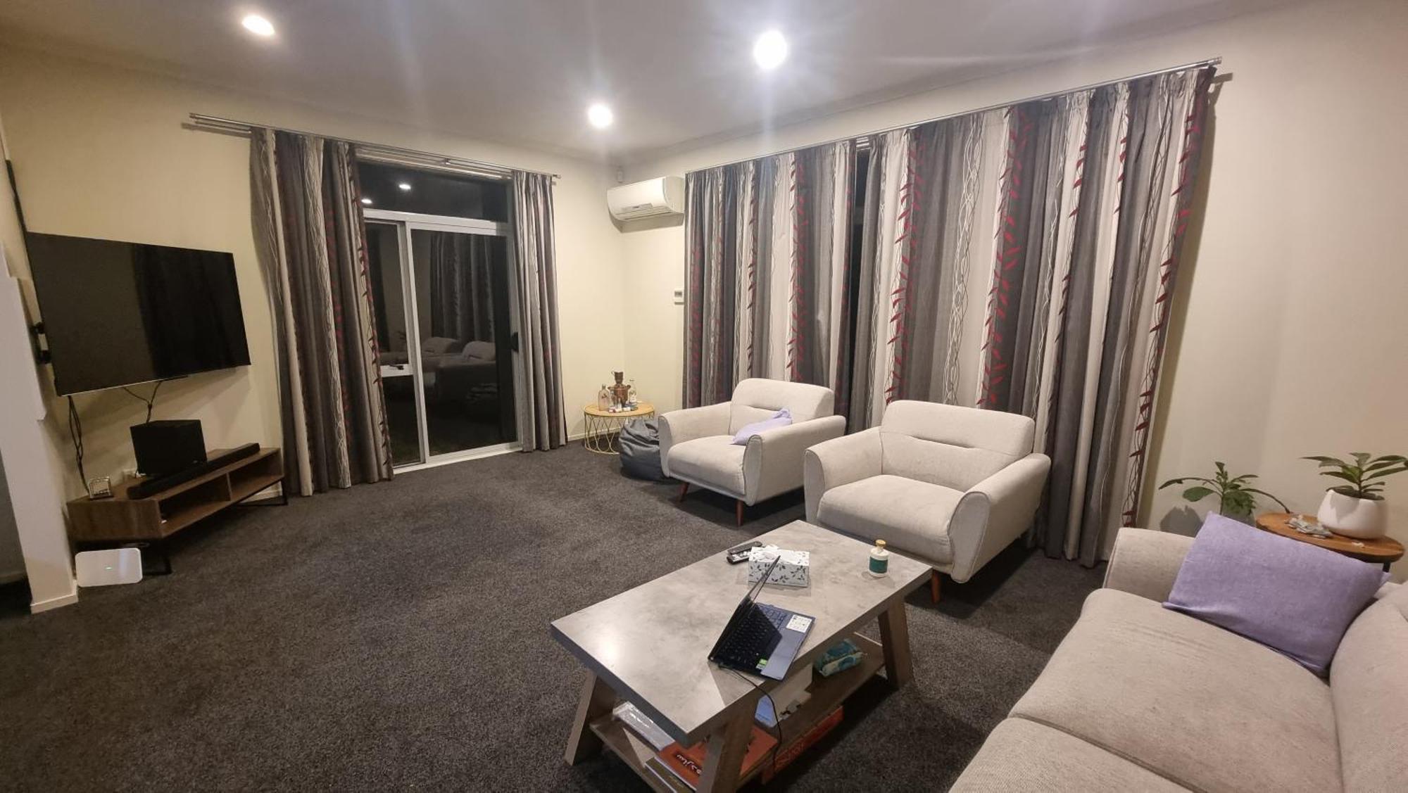 Peaceful Hillview - Double Bed At Churton Park