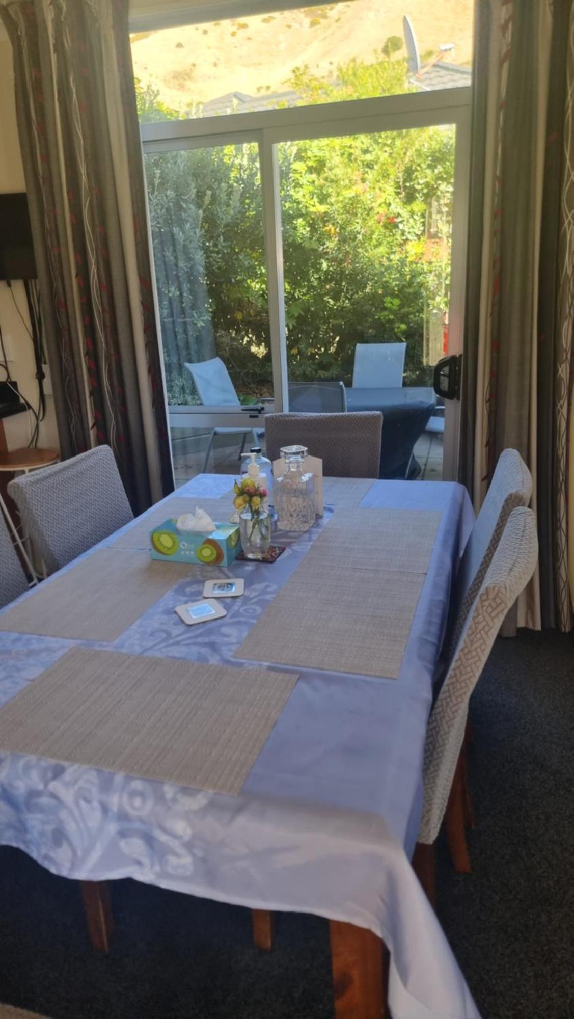 Peaceful Hillview - Double Bed At Churton Park Homestay *