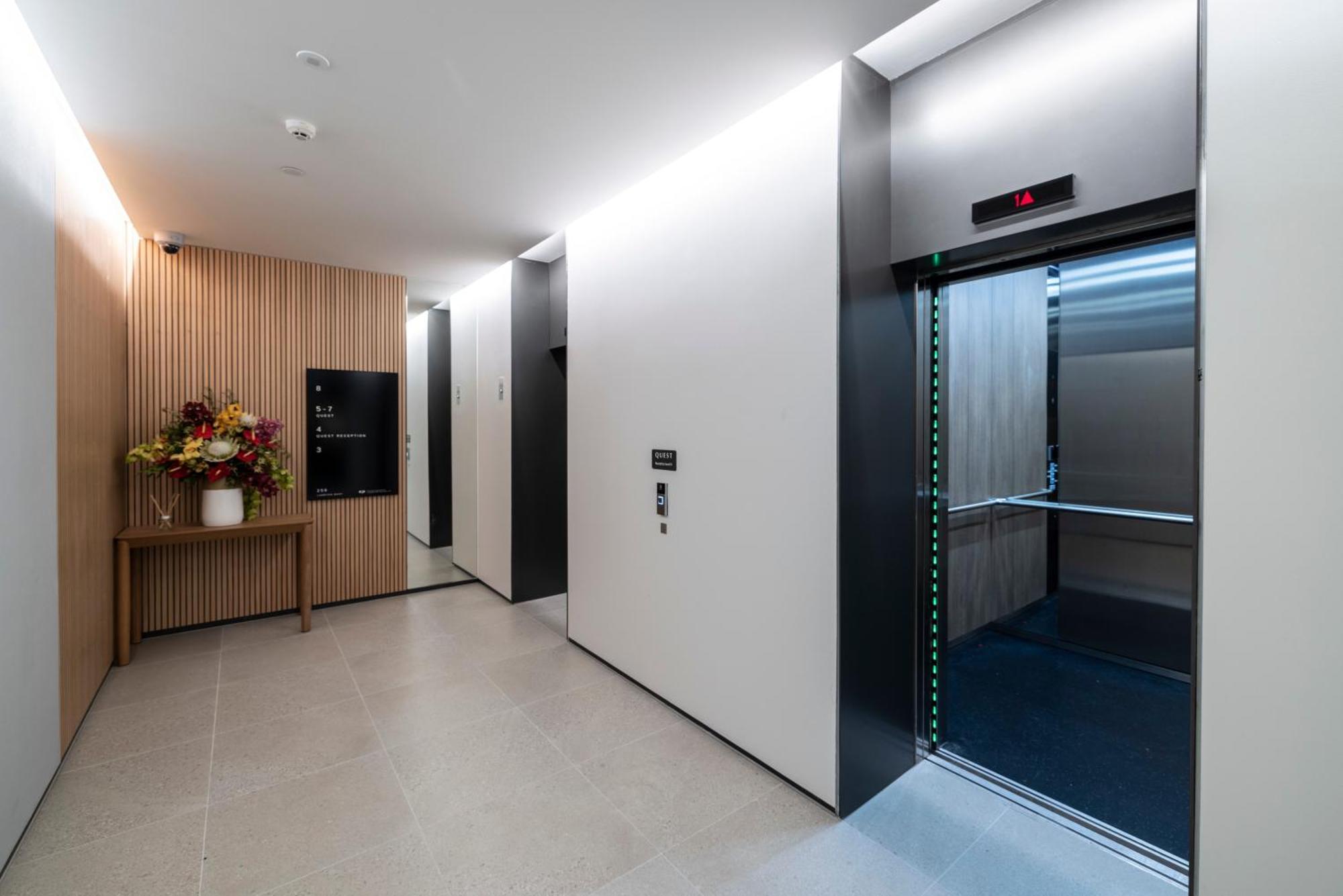 Quest 256 Lambton Hotel 4*