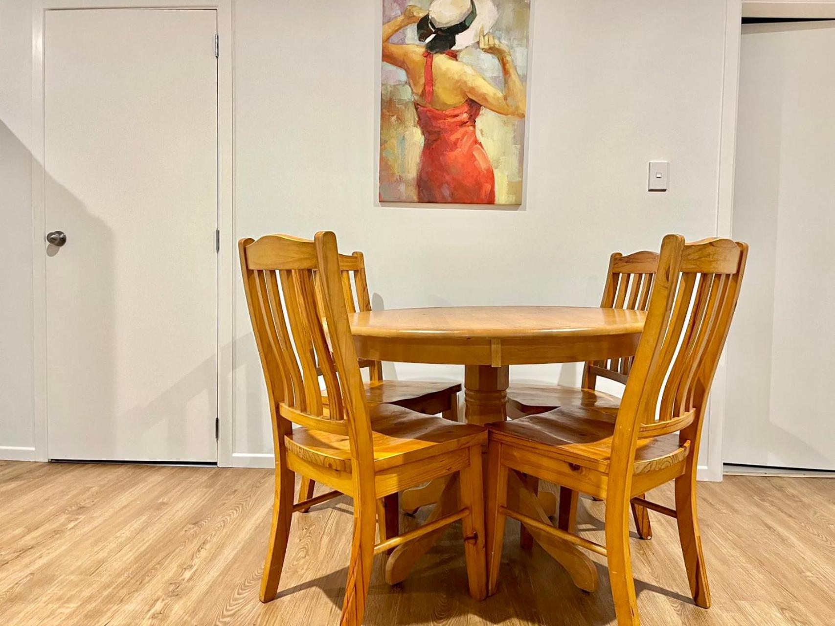 Stylish Modern Flat With Parking Near Station Apartment *