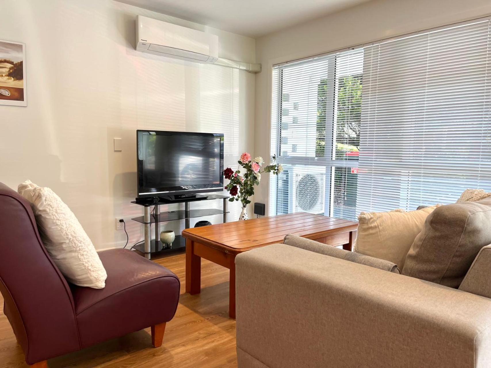 Stylish Modern Flat With Parking Near Station Apartment *