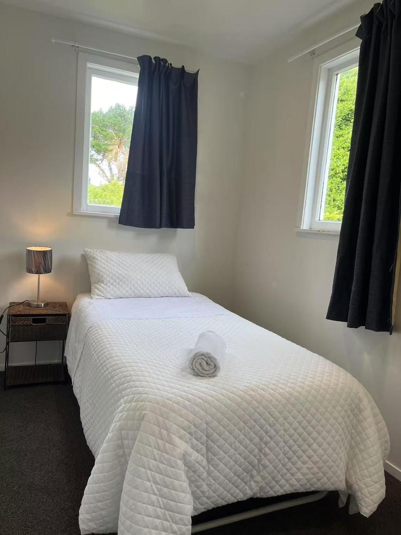 Spacious Retreat Near Ferry & Mall *