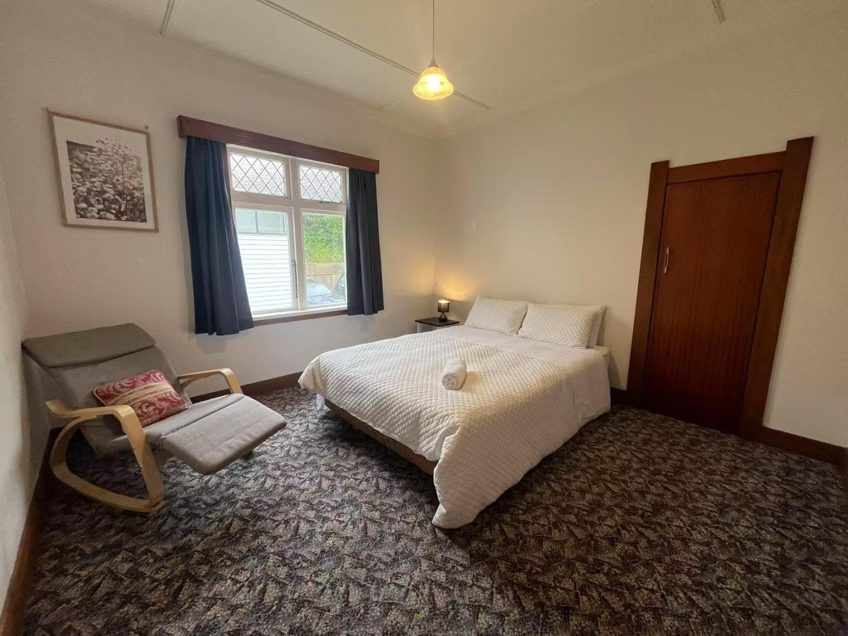 Holiday home Spacious Retreat Near Ferry & Mall