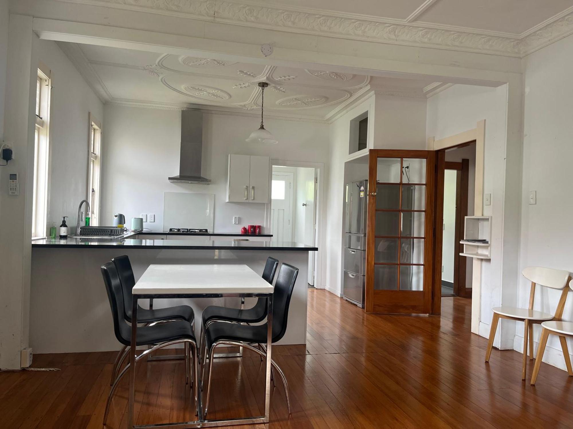 Spacious Retreat Near Ferry & Mall *