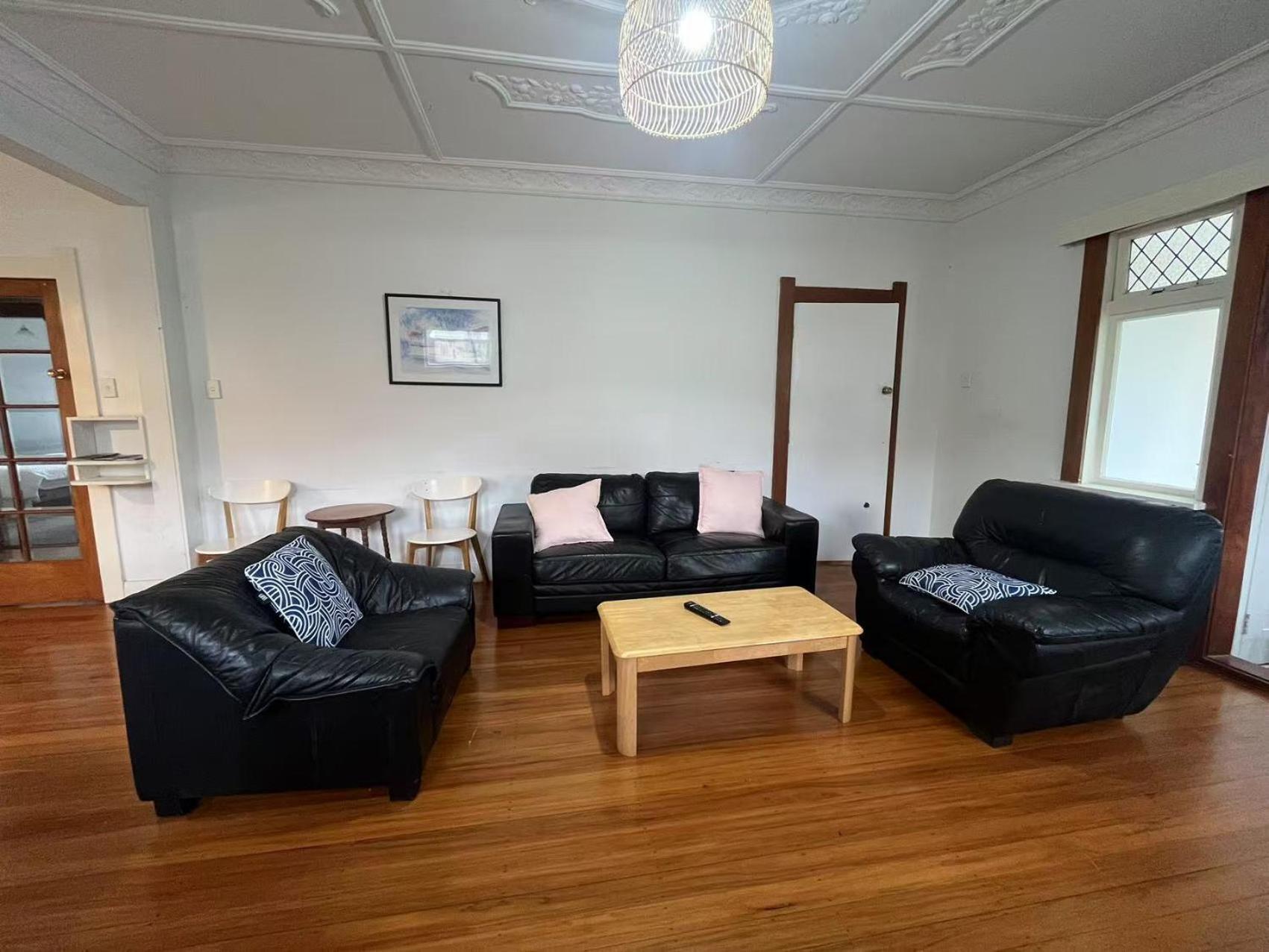 Spacious Retreat Near Ferry & Mall * Wellington