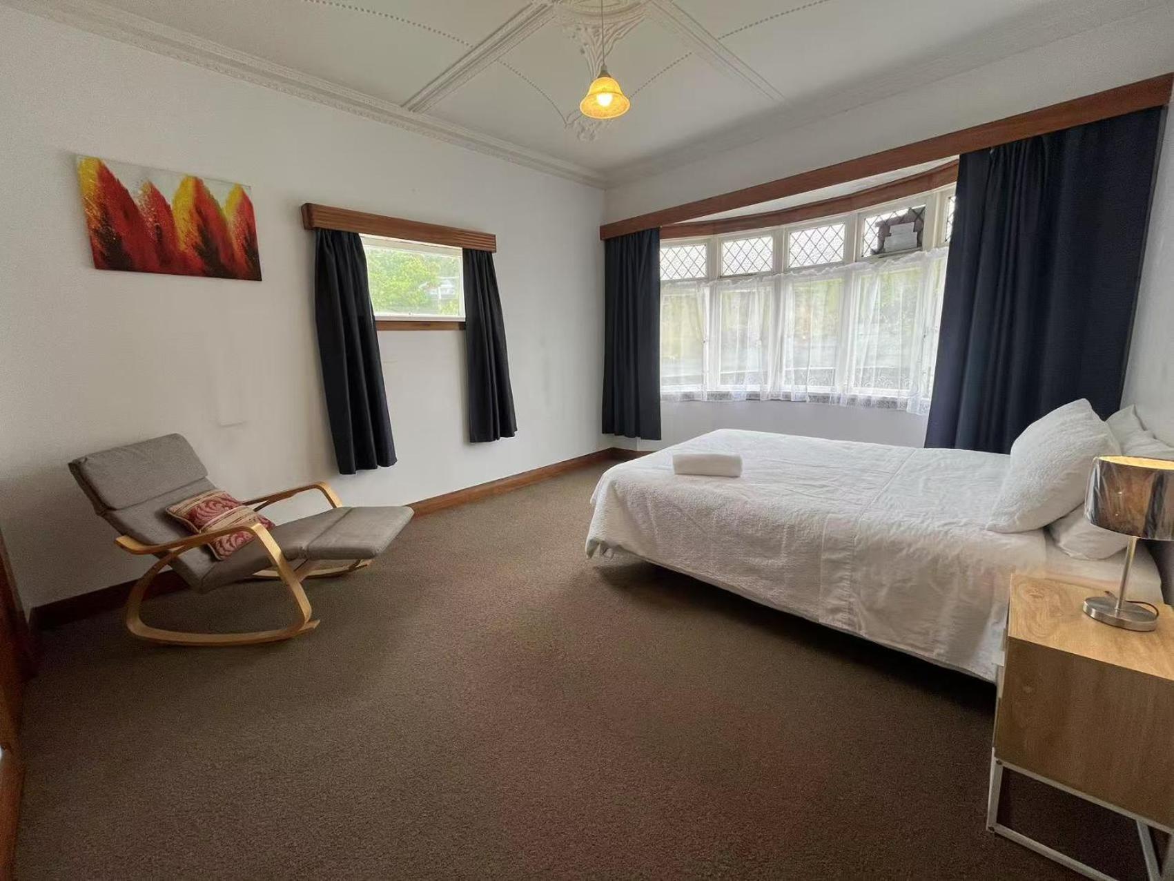 Spacious Retreat Near Ferry & Mall