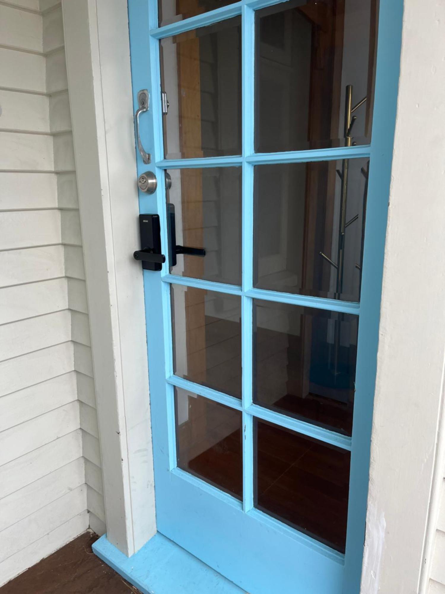 Spacious Retreat Near Ferry & Mall *