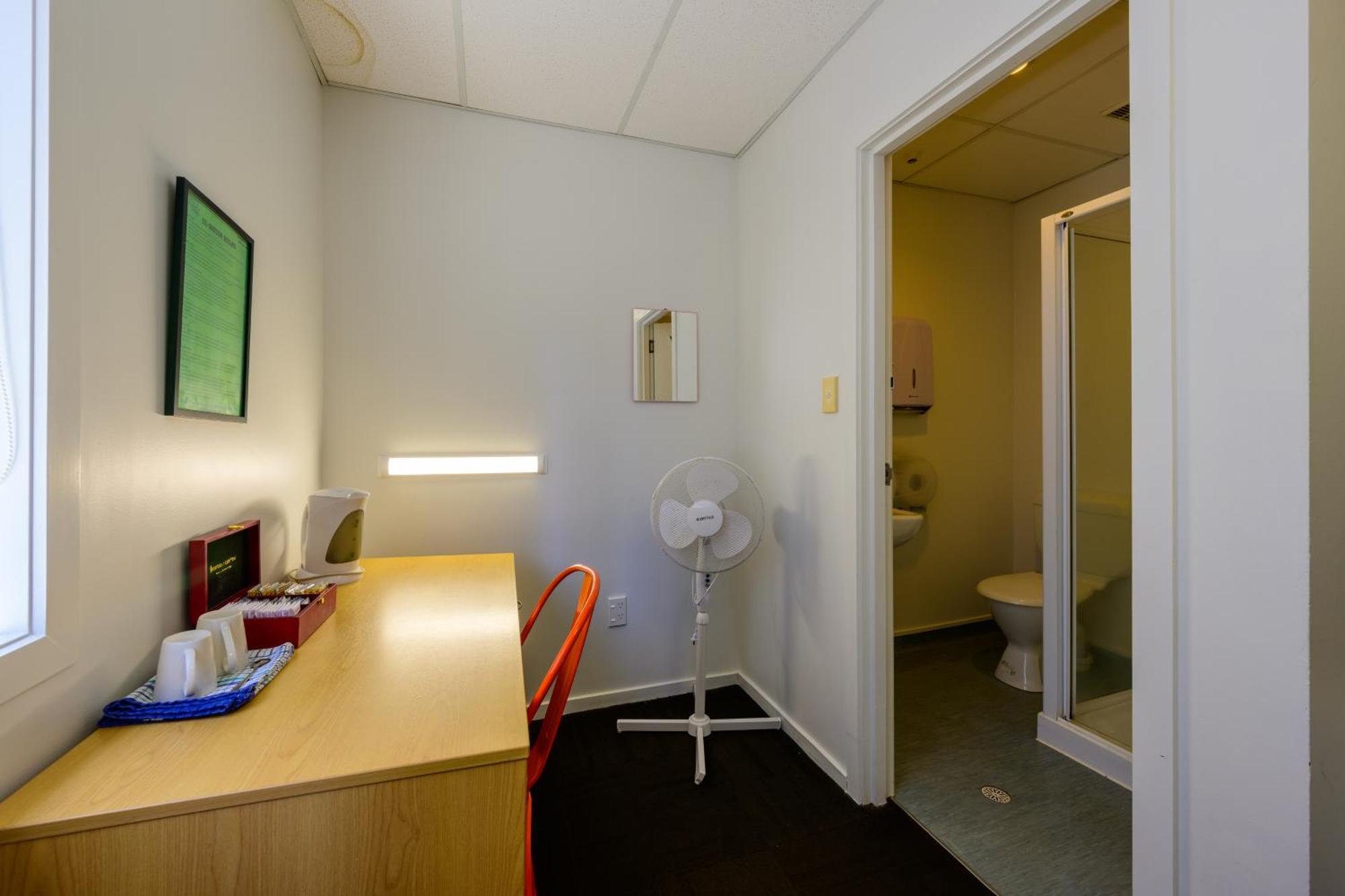 Trek Global Backpackers Hostel *