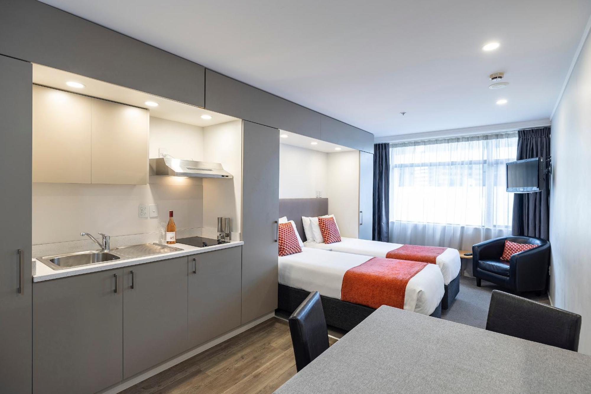 Quest On Johnston Serviced 4*