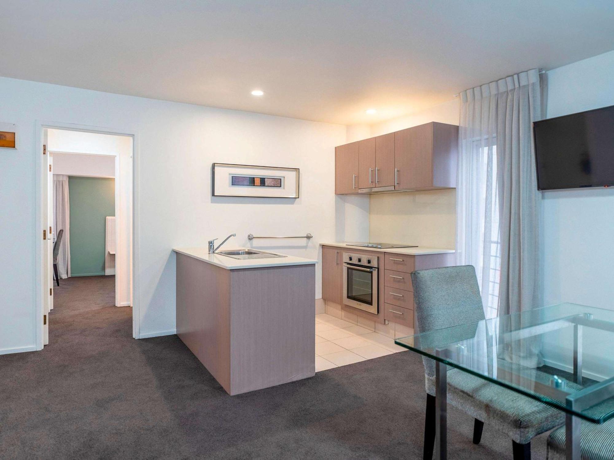 Mercure And 3* Wellington