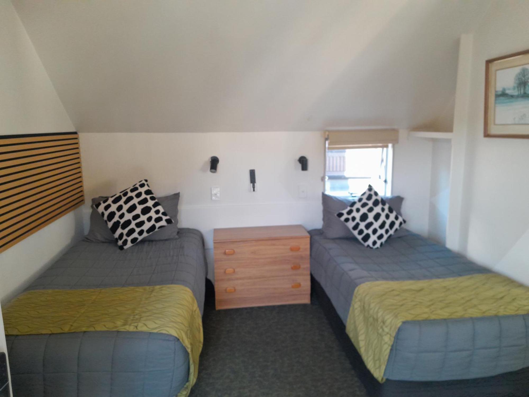 747 Motel 3*
