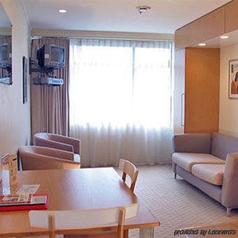 Quest On Johnston Serviced Aparthotel 4*