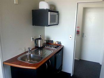 Airport Motel 4*