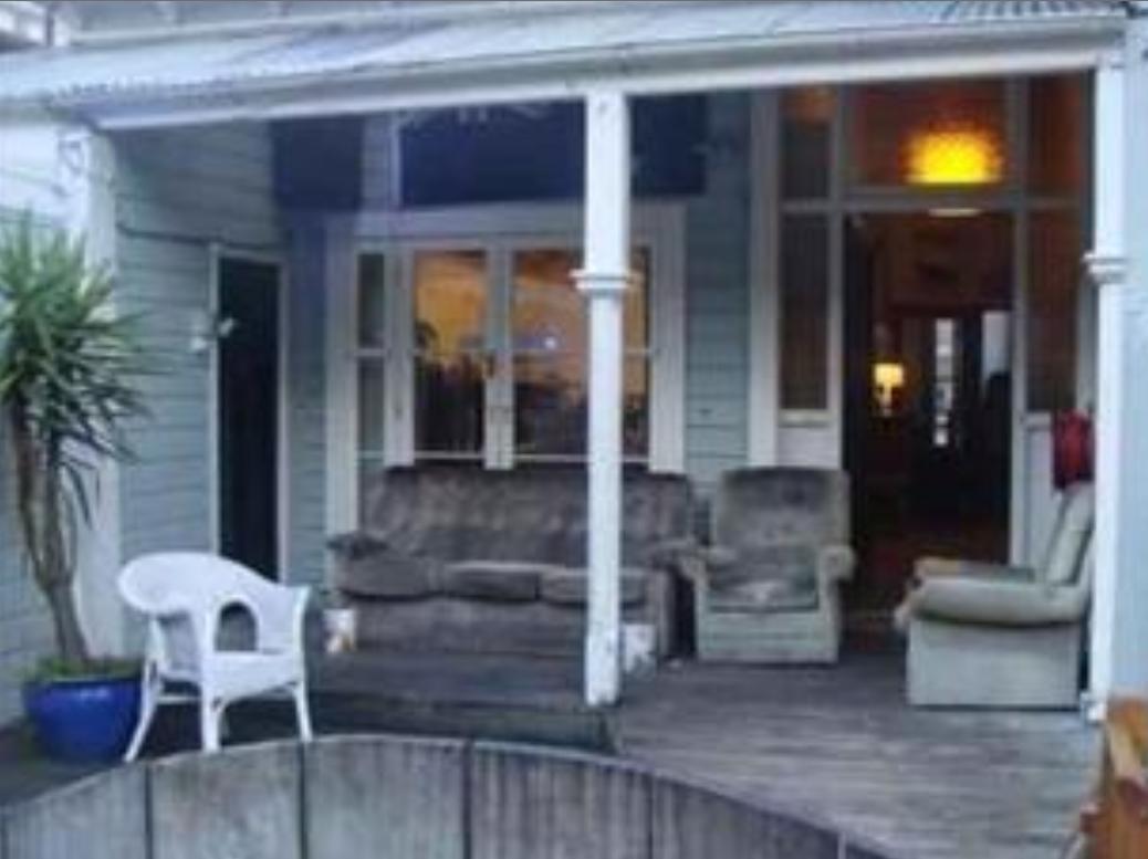 Worldwide Backpackers Hostel *