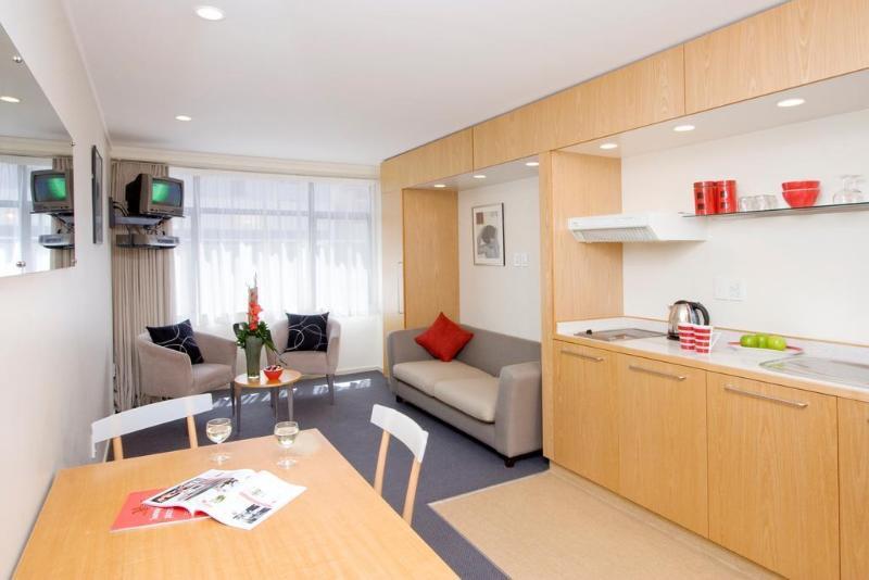 Quest On Johnston Serviced Aparthotel 4*