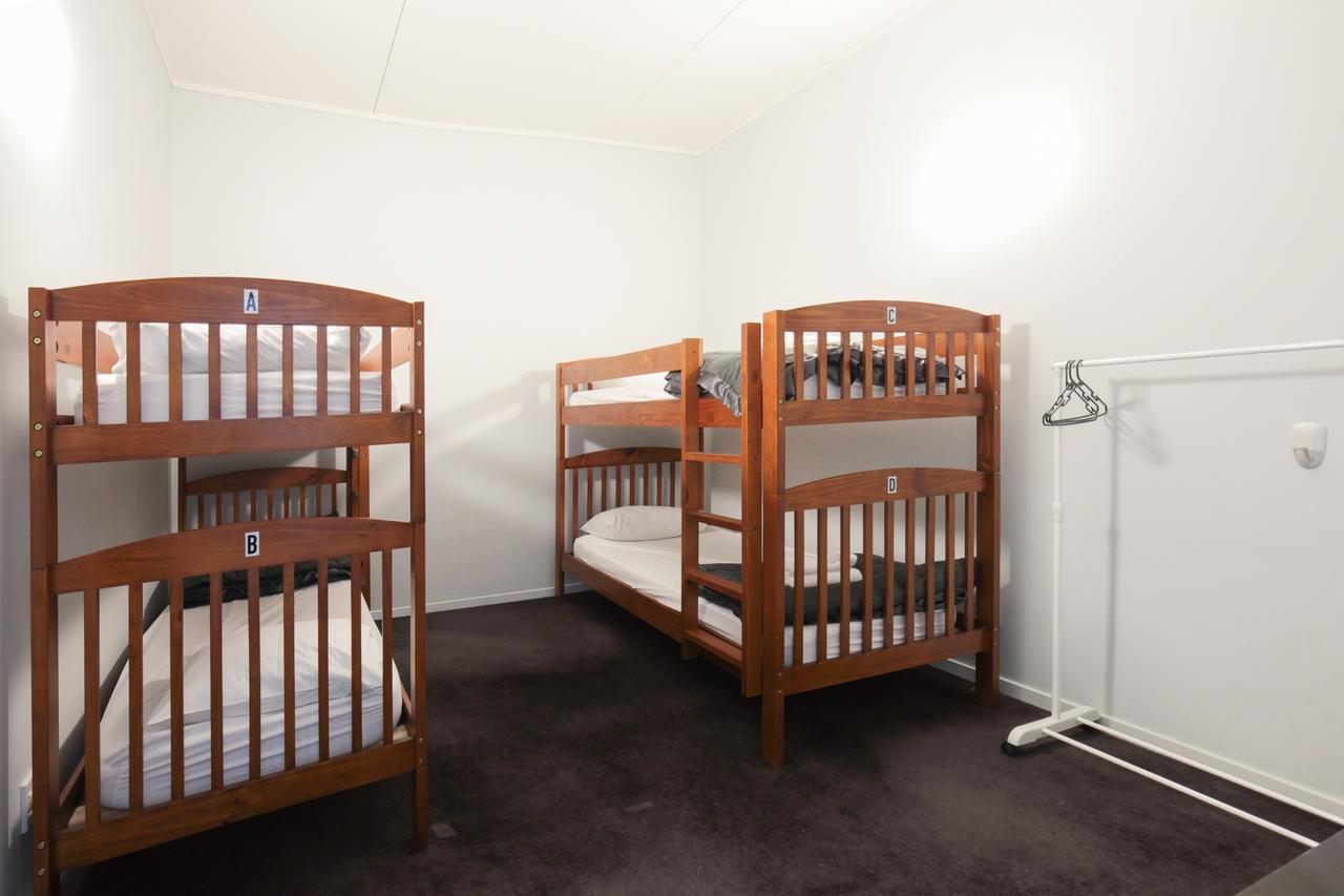 Laneway Backpackers Hostel *