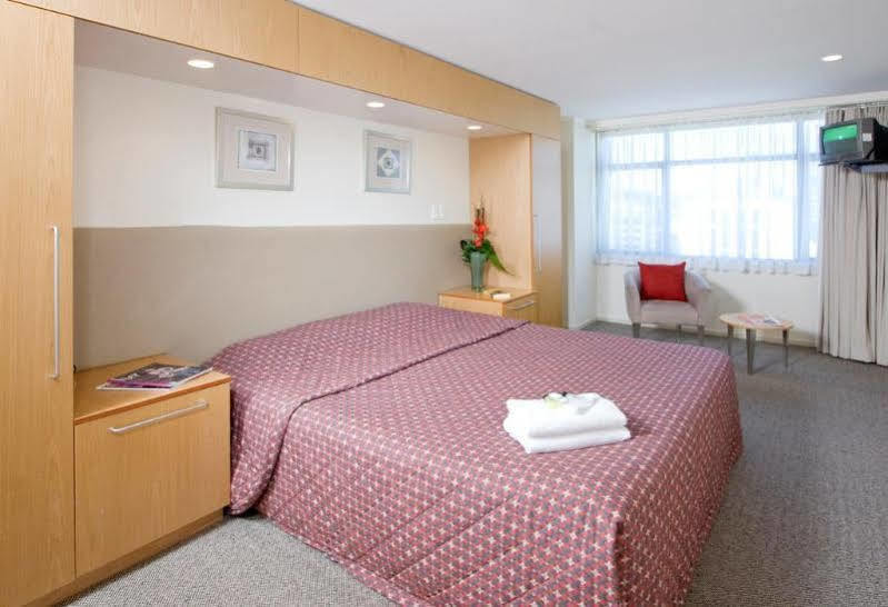 Quest On Johnston Serviced Aparthotel 4*