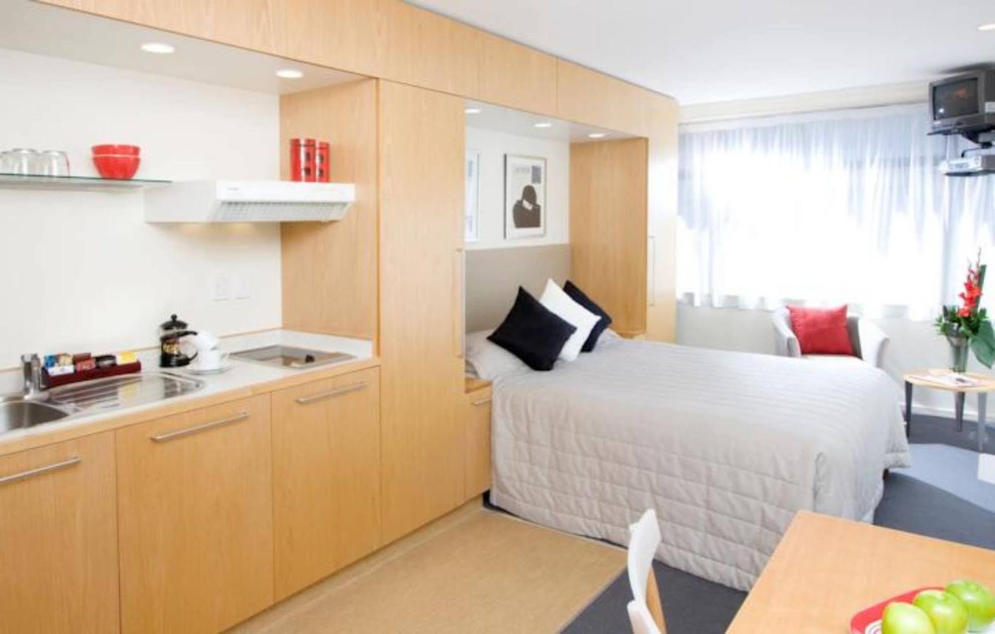 Aparthotel Quest On Johnston Serviced 4*
