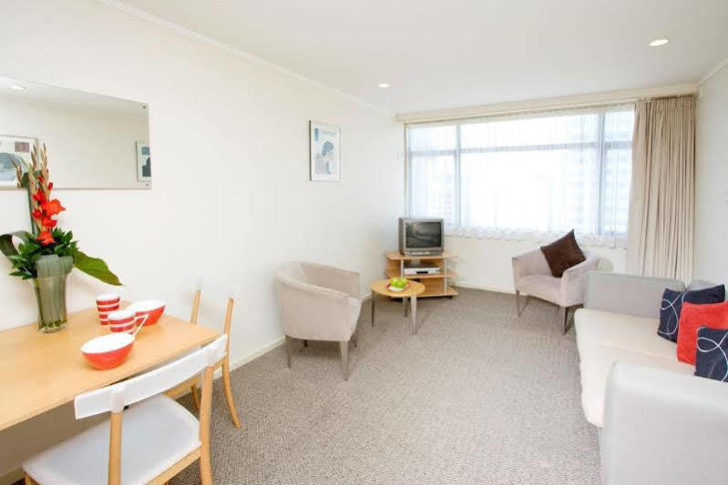 Quest On Johnston Serviced Aparthotel 4*