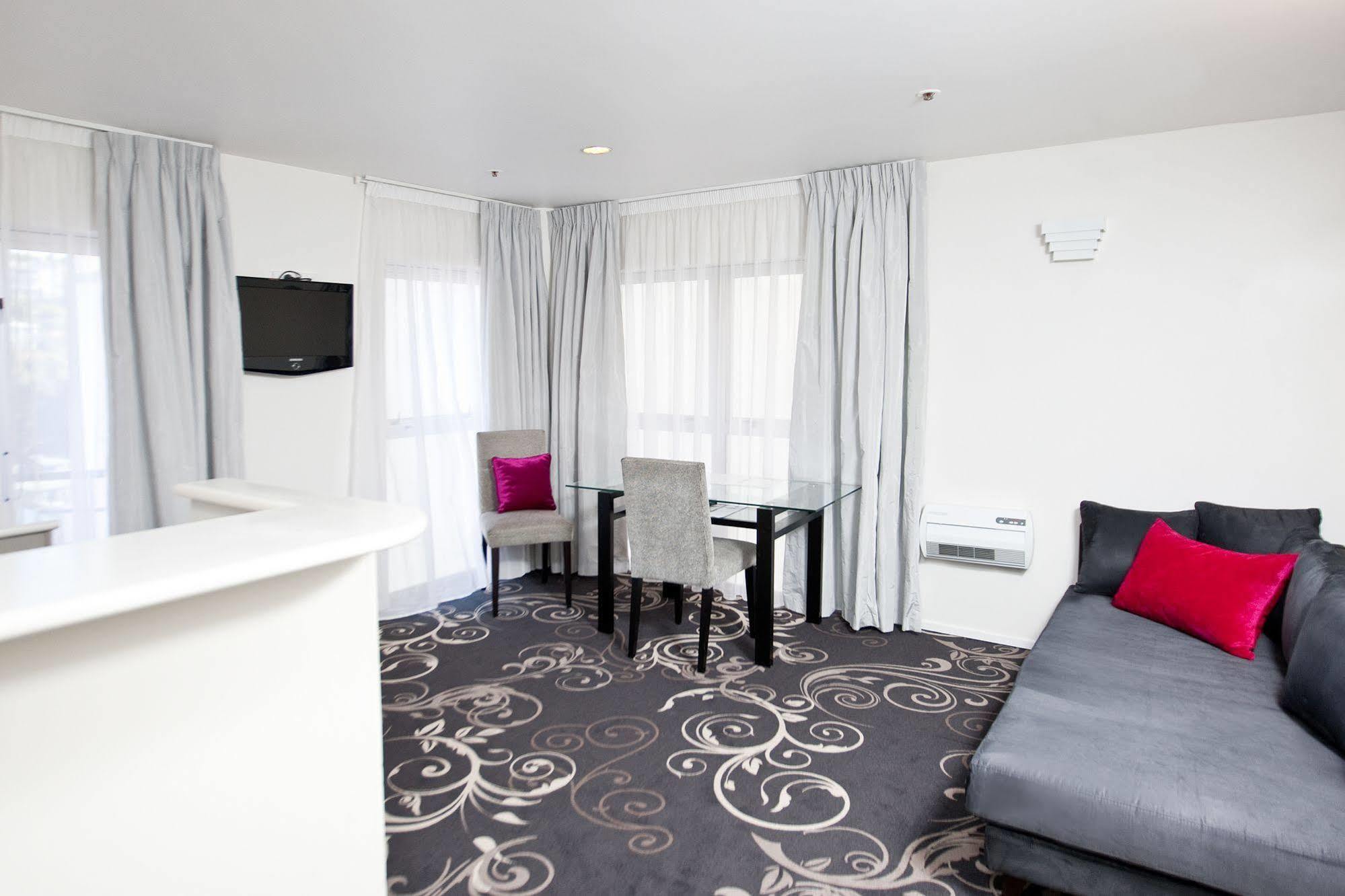 Mercure And 3*