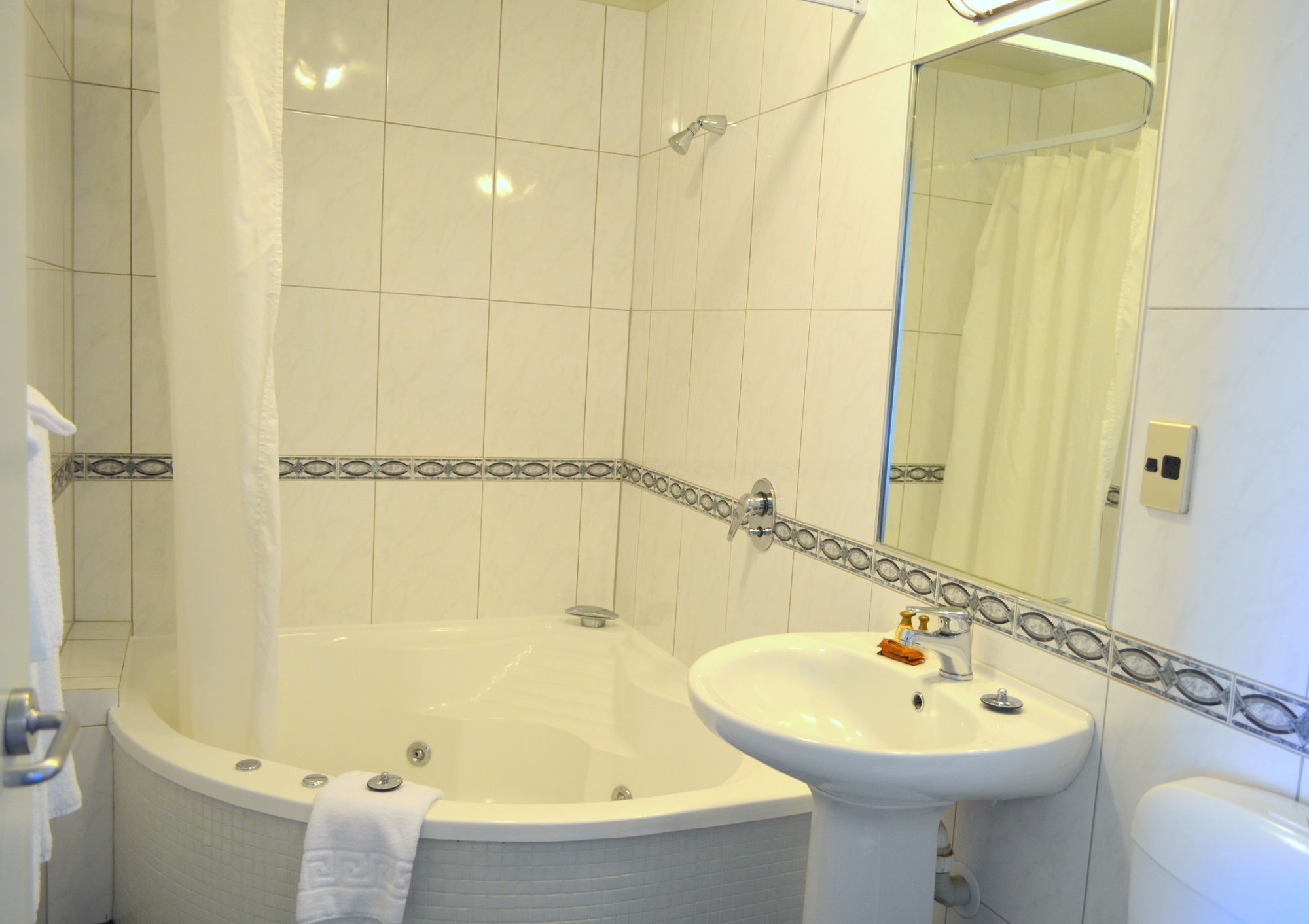 Airport Motel 4*