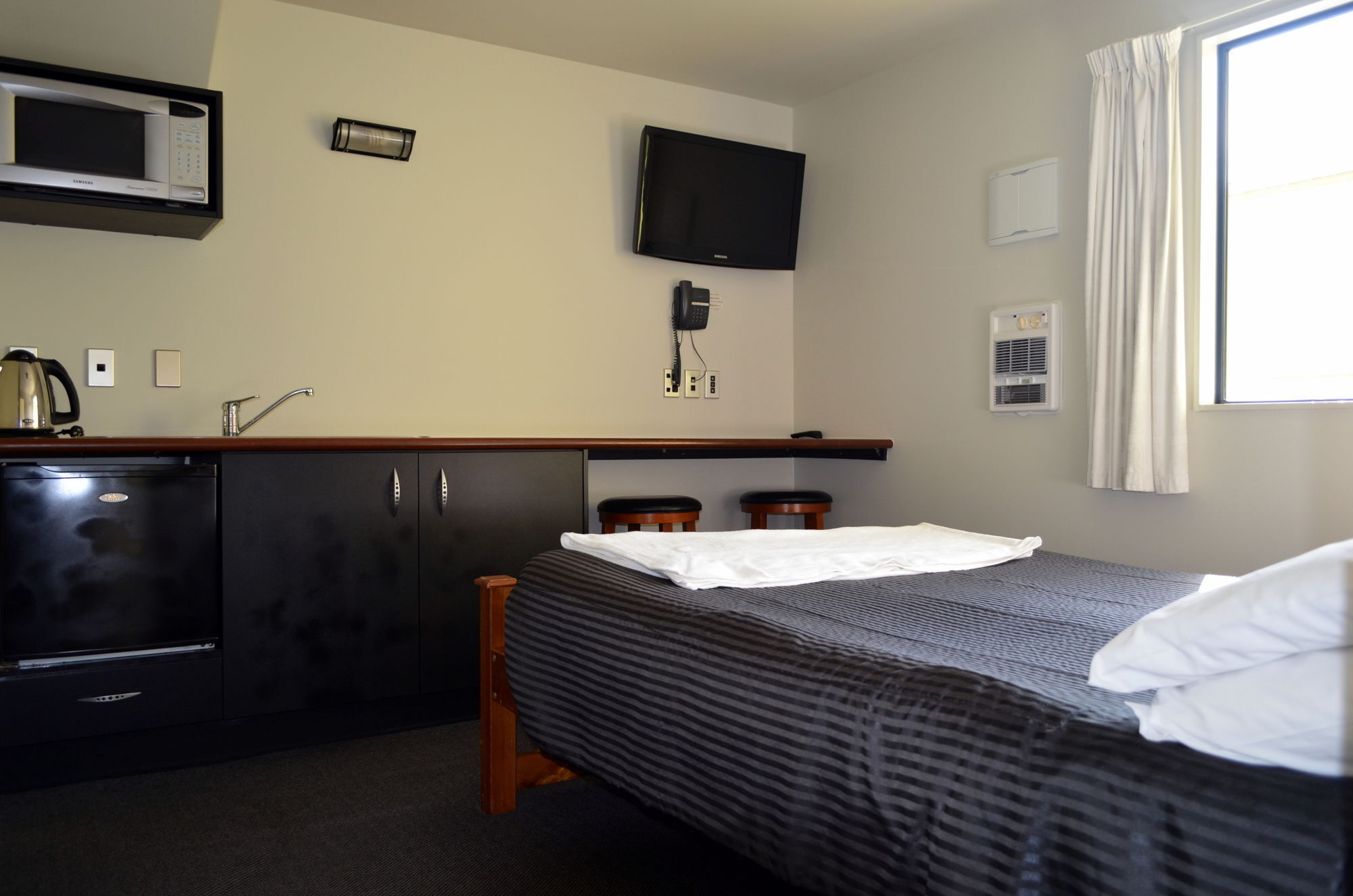 Airport Motel