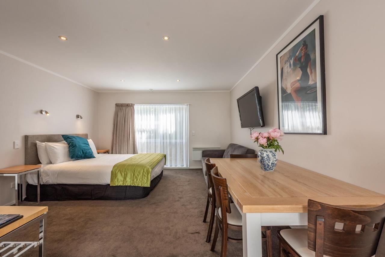 Motel Apollo 4*