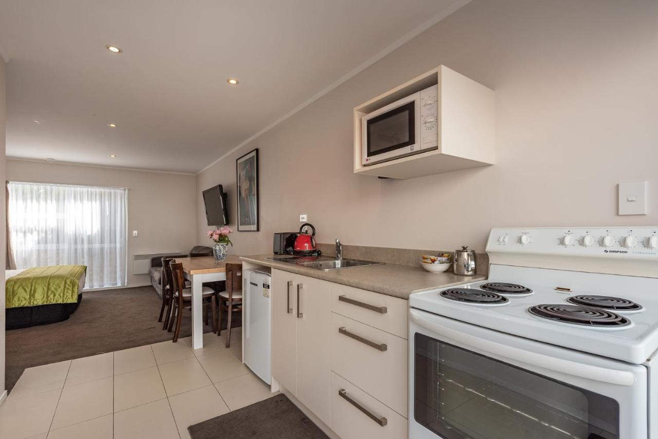 Apollo 4* Wellington