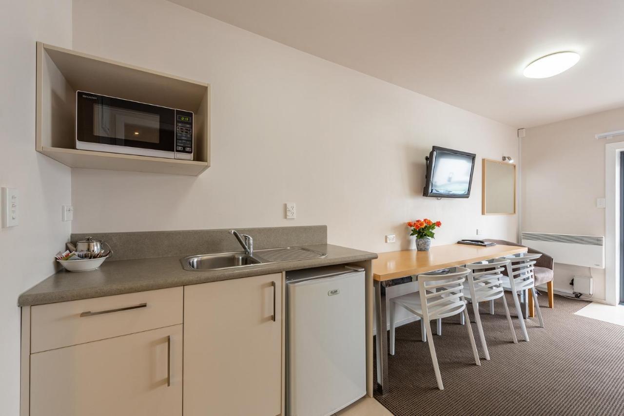 Apollo 4* Wellington