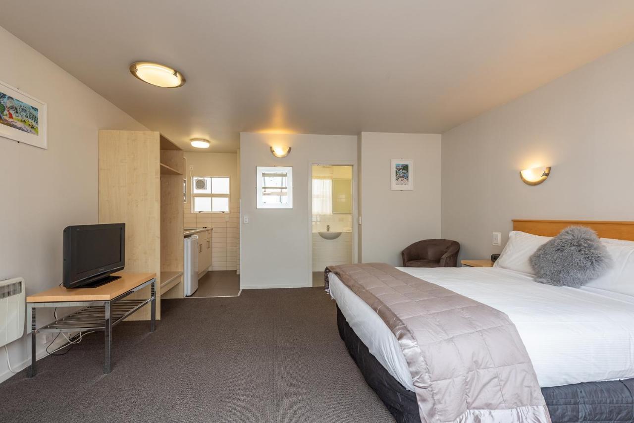 Apollo 4* Wellington