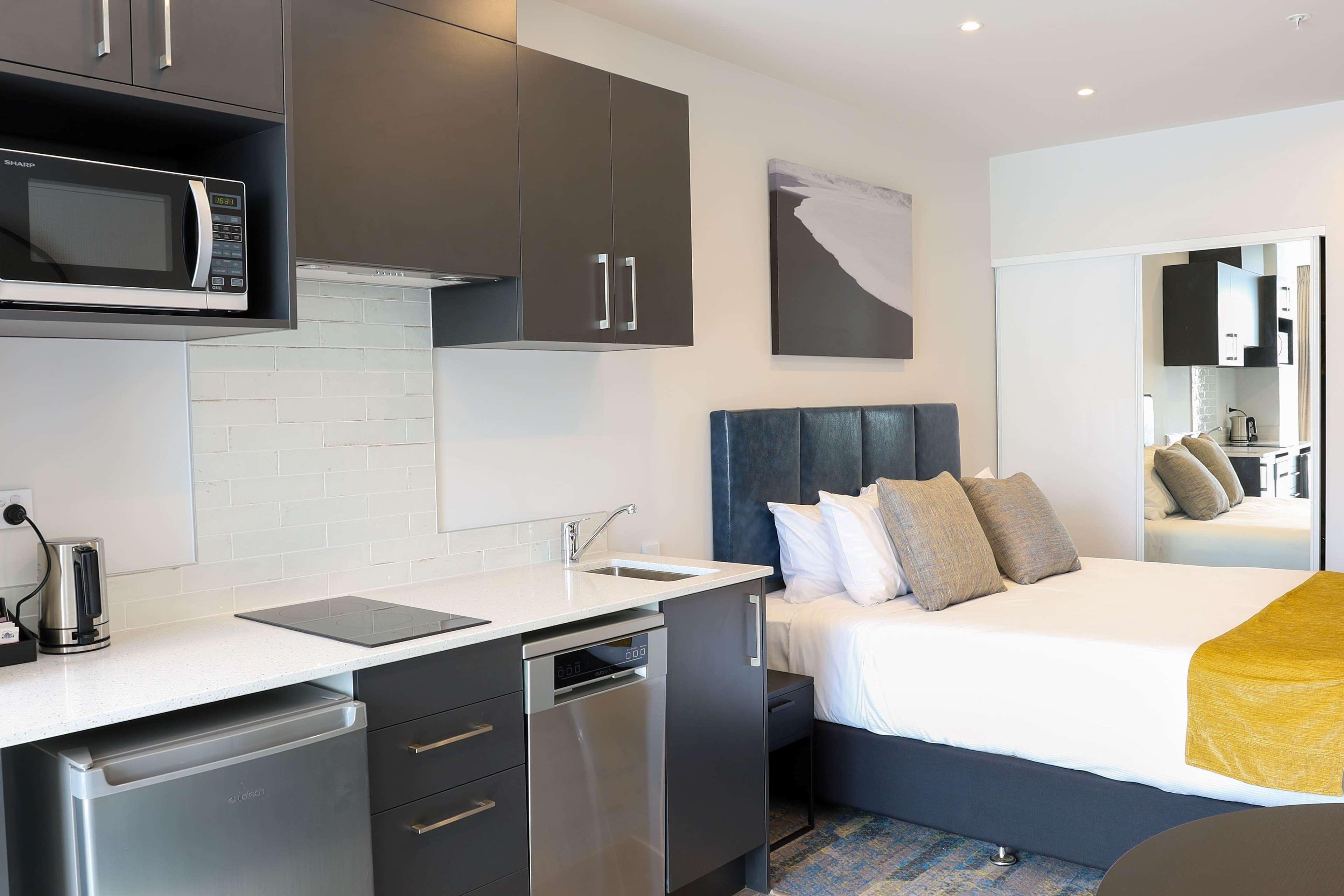Hotel Ramada By Wyndham Taranaki Street 4*