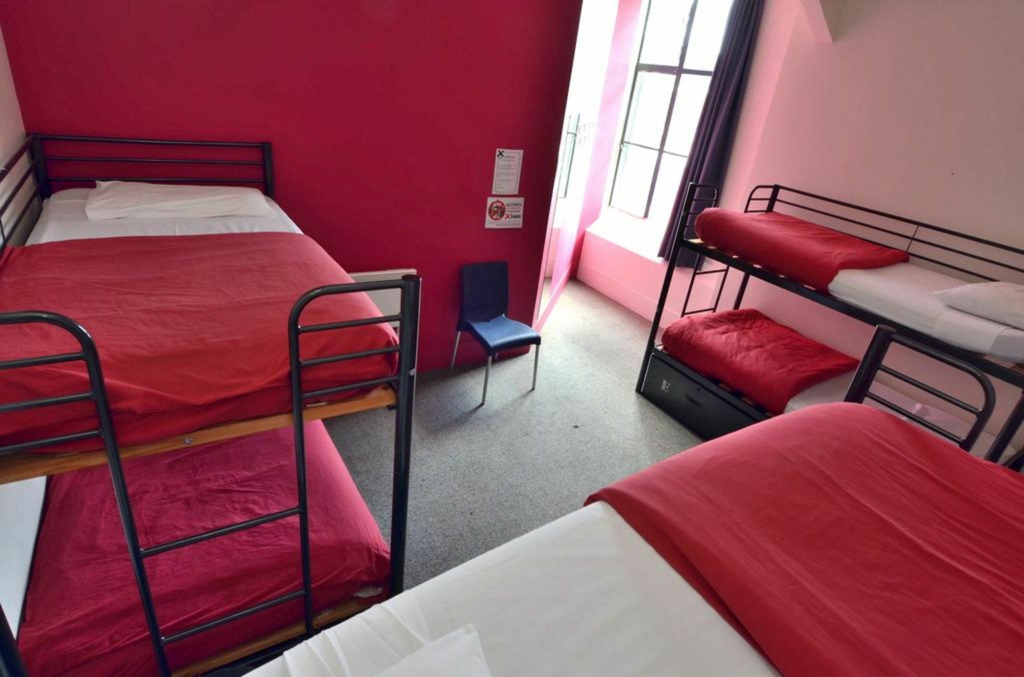 Hostel Base
